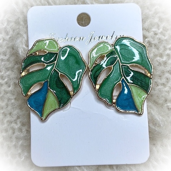 💕Beautiful Plantain Leaf Enamel Fashion Earrings💕 - Picture 5 of 5
